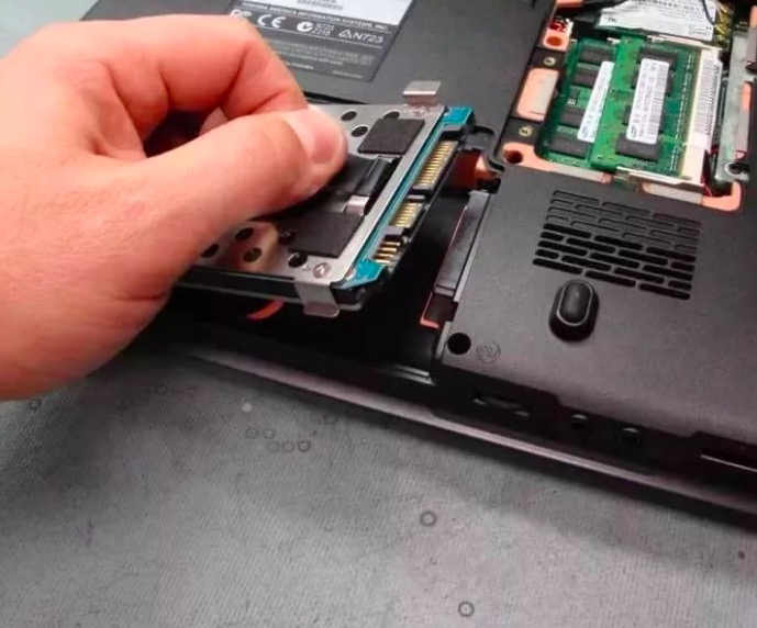 Замена жесткого диска на ноутбуке Замена жесткого диска на ноутбуке в Островцах